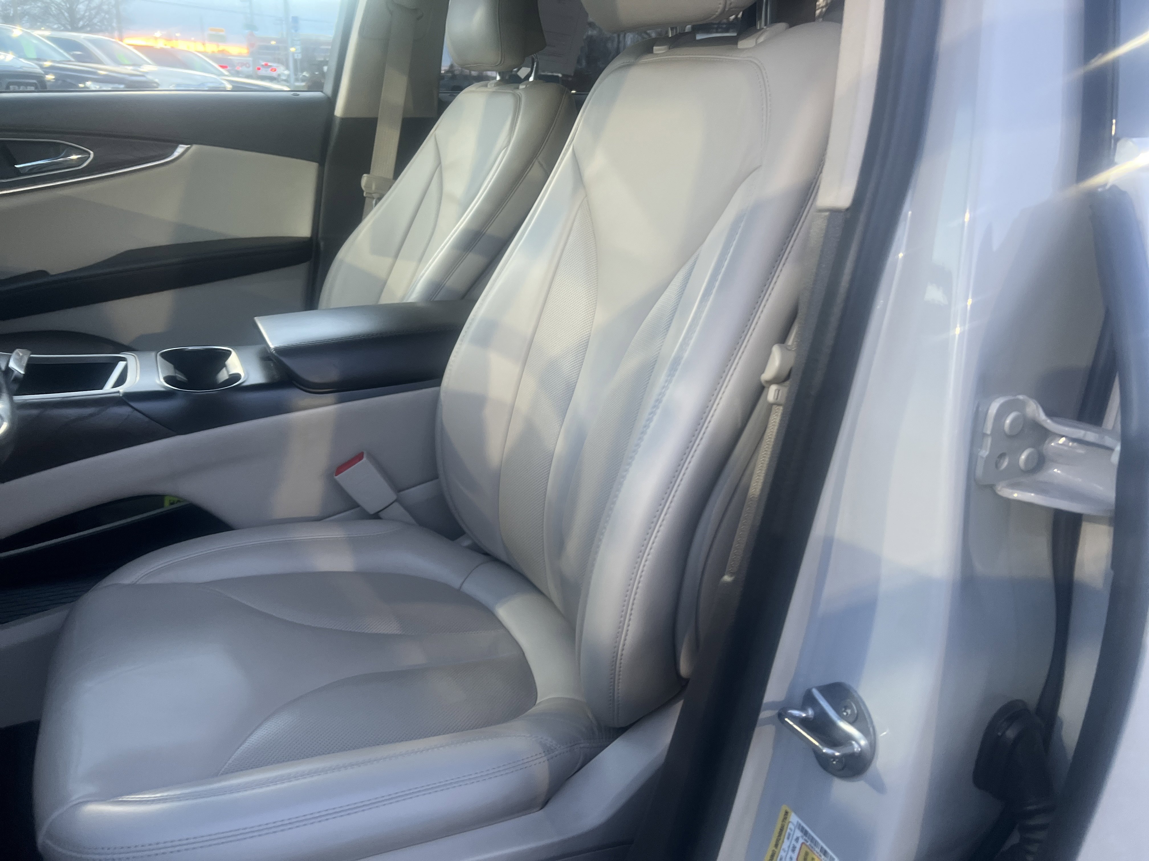 Used 2019 Lincoln Nautilus Select image 9