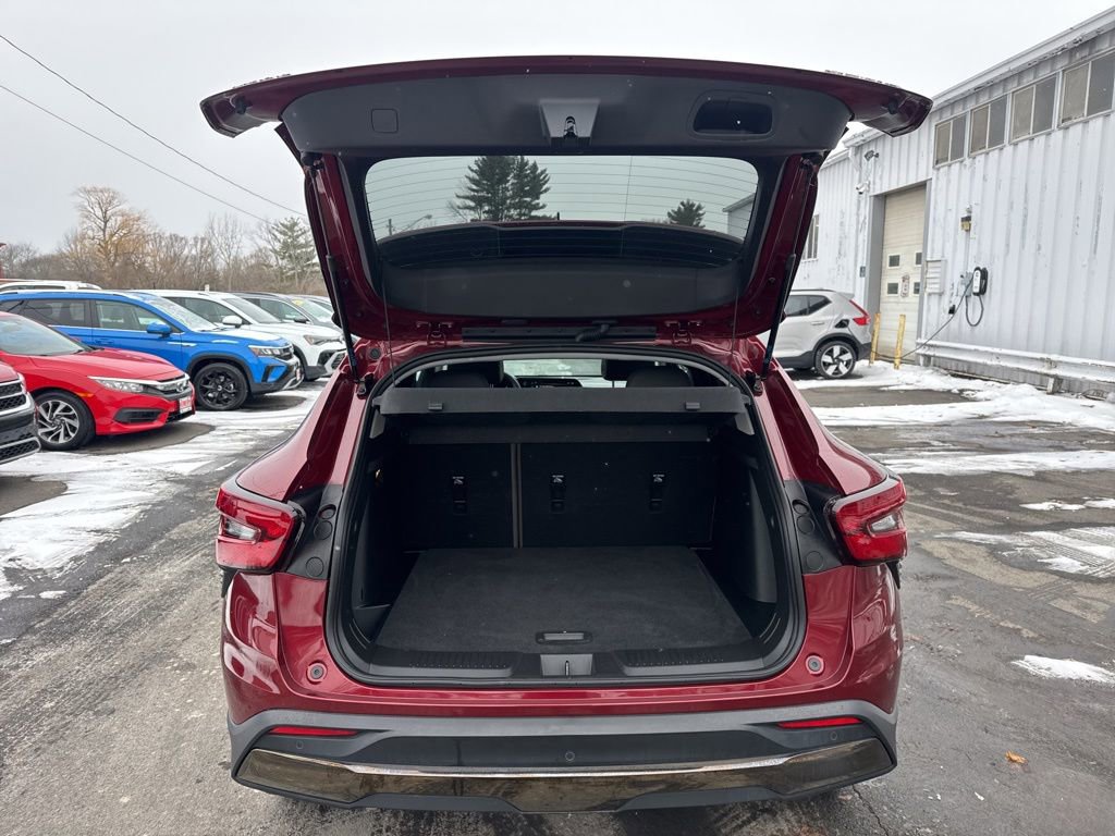 Used 2024 Chevrolet Trax ACTIV w/ Sunroof Package image 7