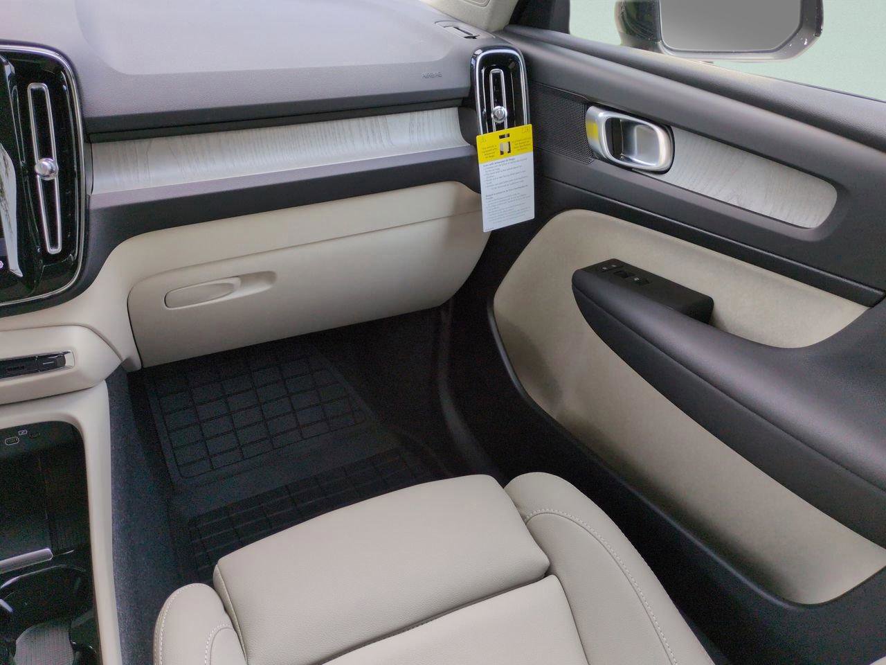 New 2025 Volvo XC40 B5 Plus w/ Protection Package Premier image 13