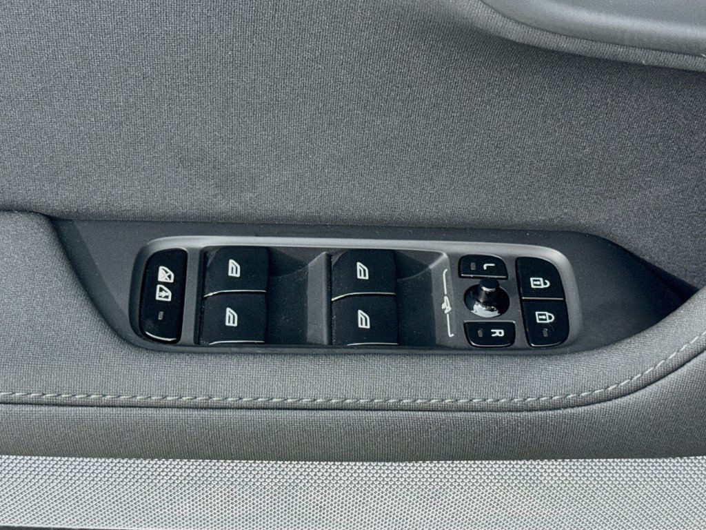 Used 2023 Polestar Polestar 2 w/ Pilot Pack AWD/4WD image 17
