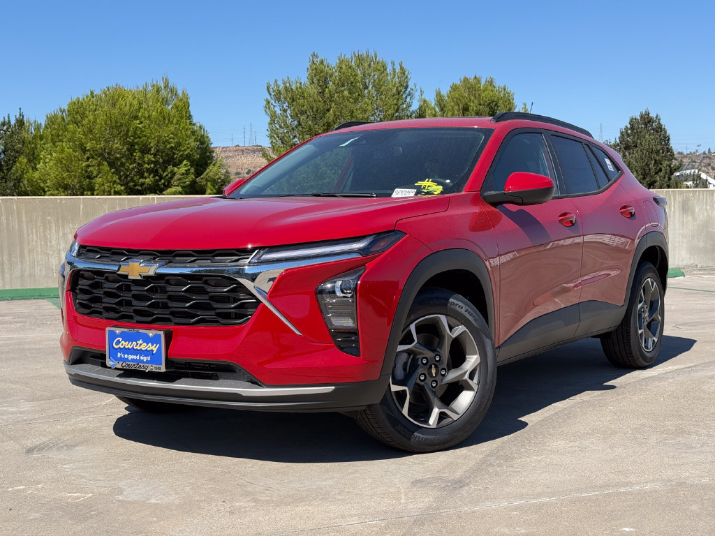New 2026 Chevrolet Trax LT w/ Sunroof Package FWD image 2