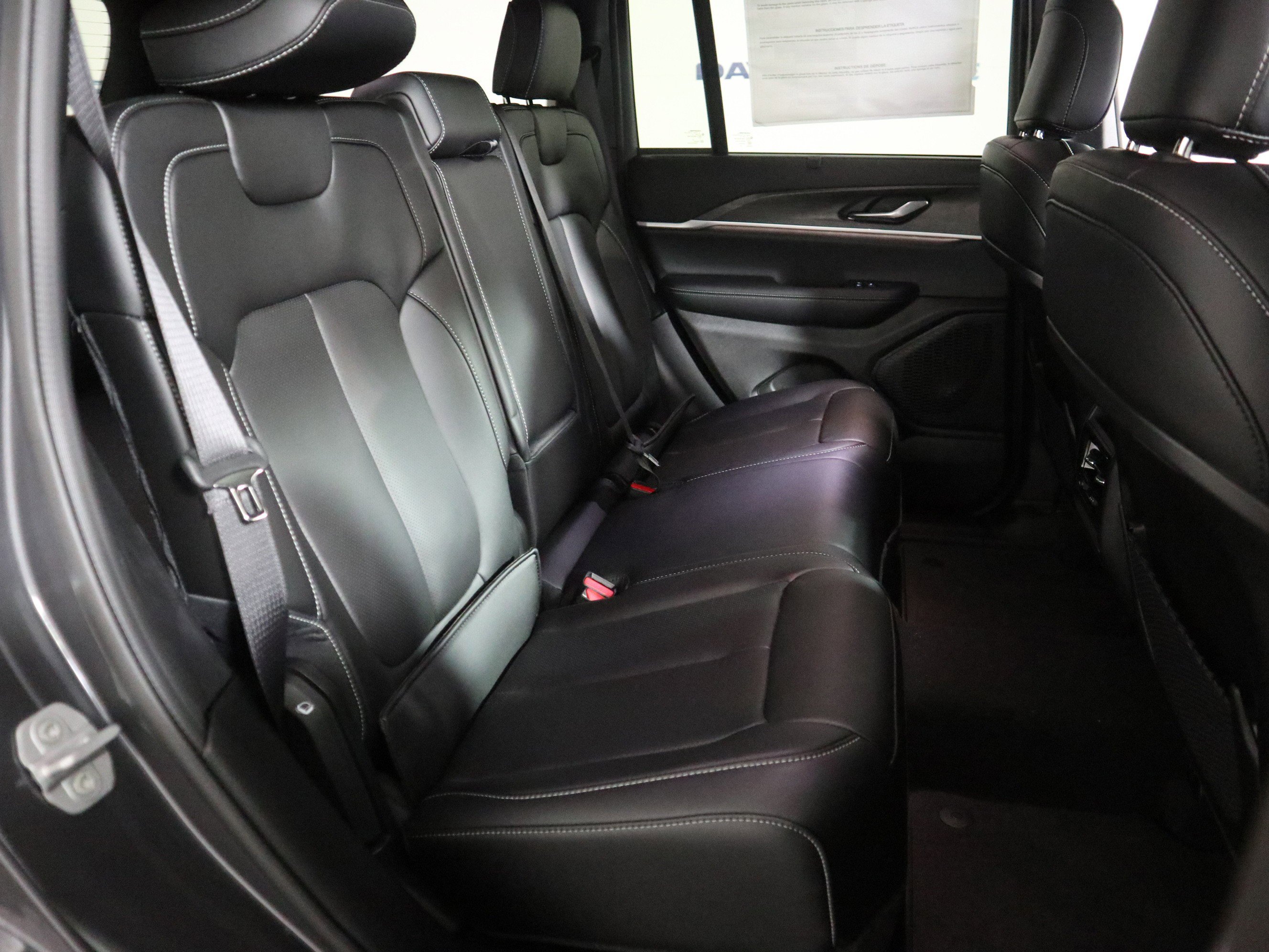 New 2025 Jeep Grand Cherokee Limited w/ Luxury Tech Group II image 21