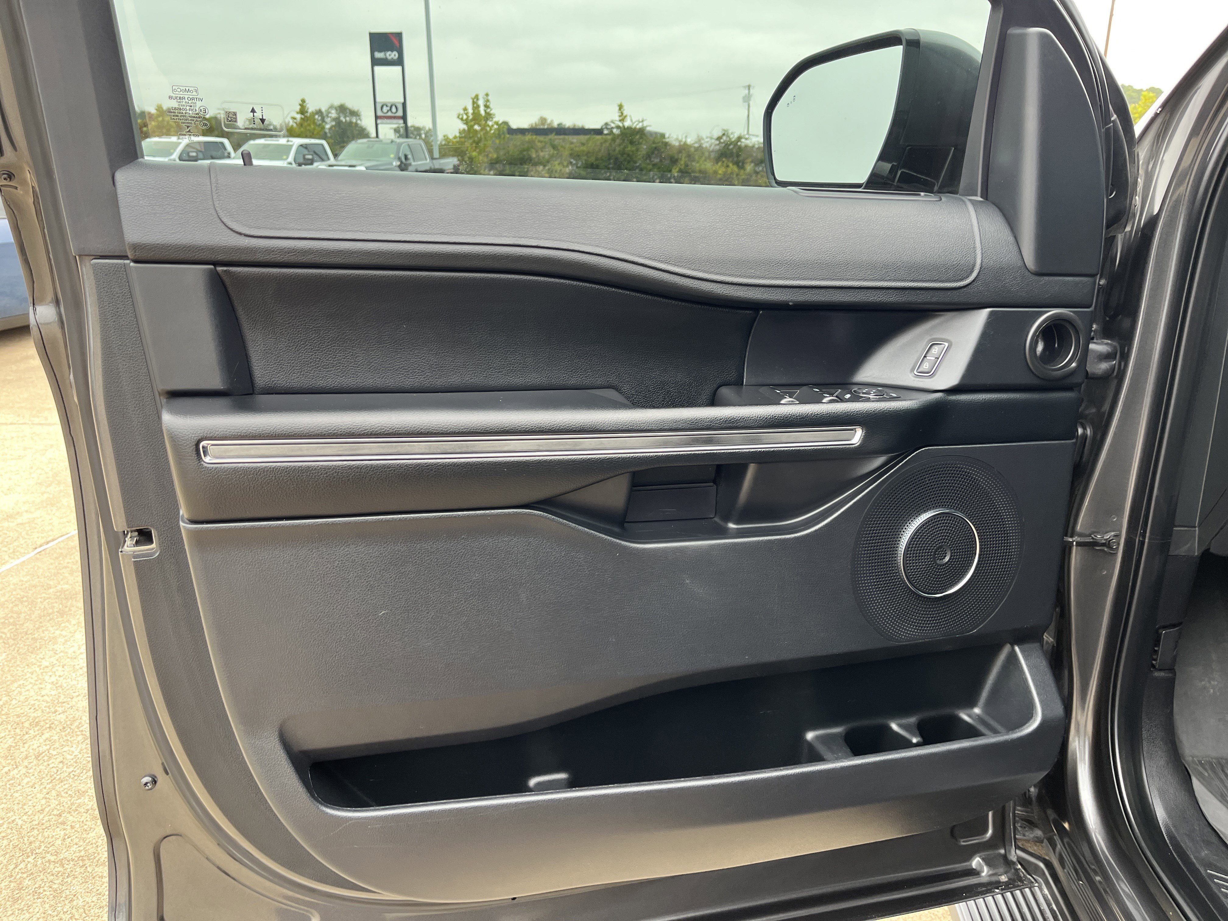 Used 2021 Ford Expedition XLT image 23