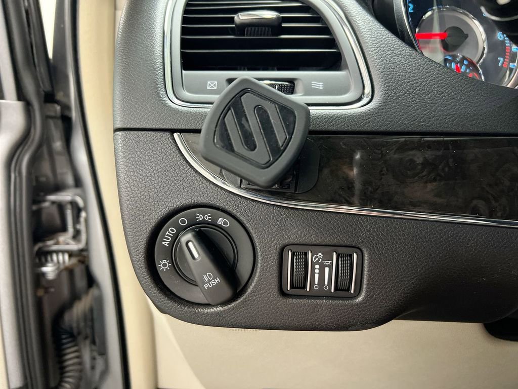 Used 2014 Chrysler Town & Country Touring FWD image 13