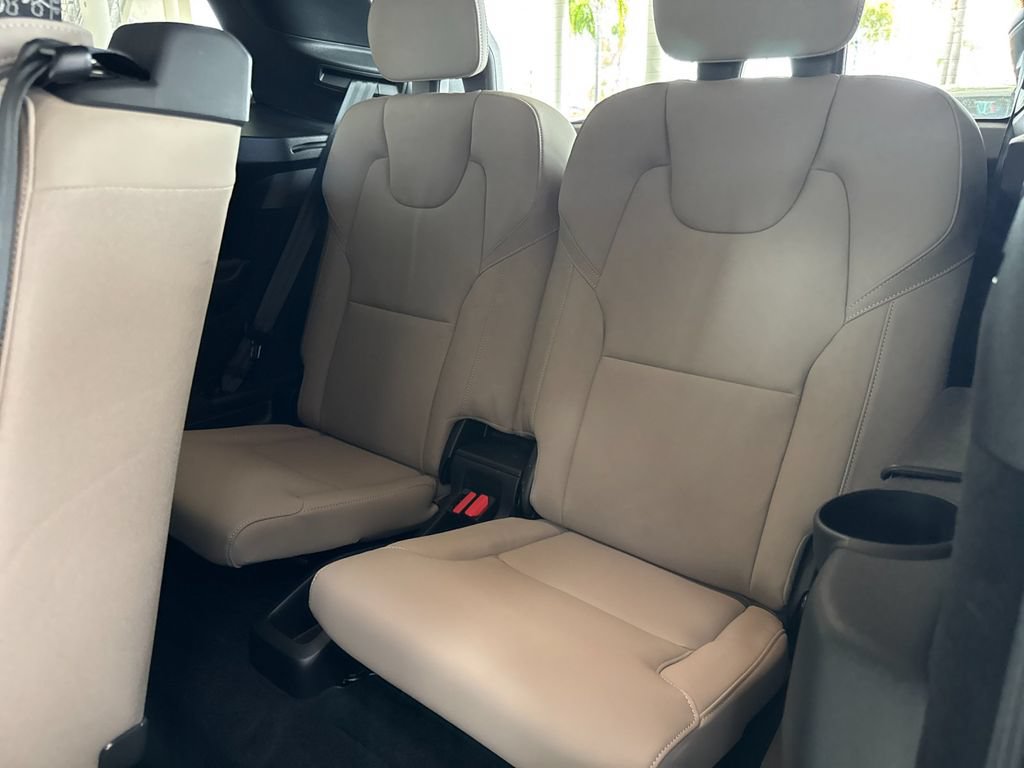 New 2026 Volvo XC90 T8 Plus w/ Protection Package Premier AWD/4WD image 14