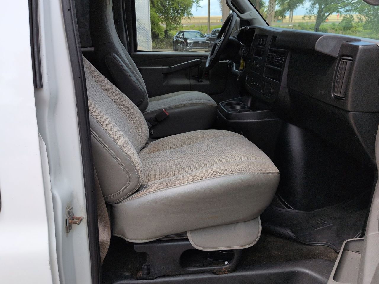 Used 2019 Chevrolet Express 3500 LT w/ LT Preferred Equipment Group image 22