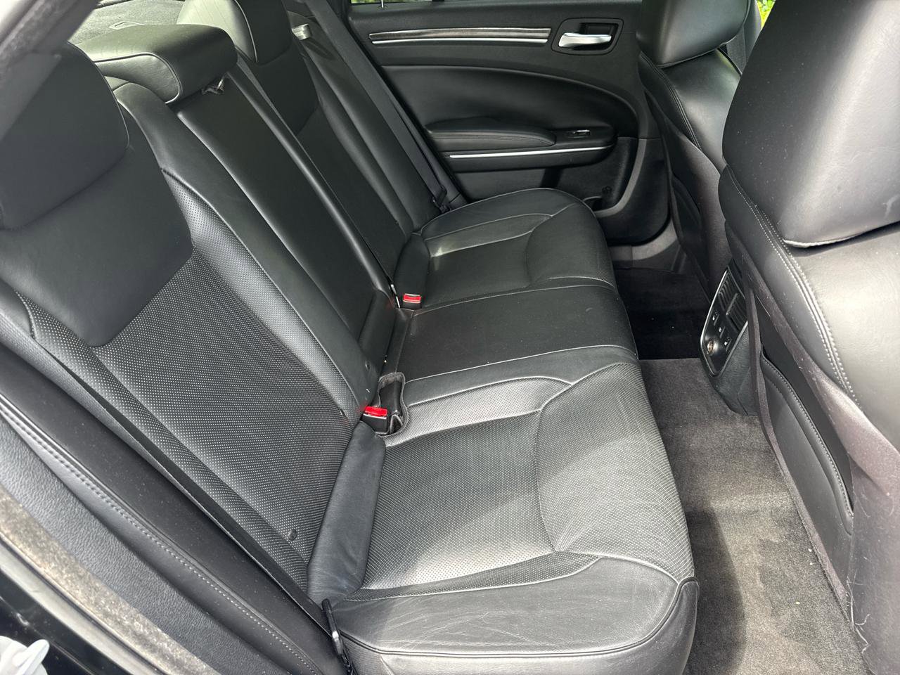 Used 2012 Chrysler 300 C RWD image 10