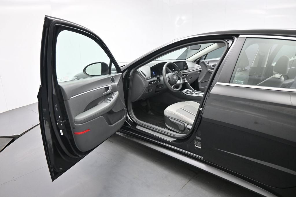 Used 2020 Hyundai Sonata SE w/ Cargo Package FWD image 9