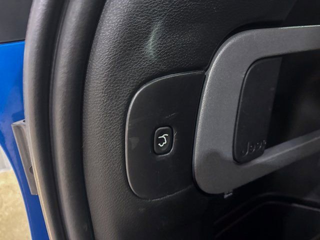 Used 2017 Jeep Cherokee Trailhawk image 29