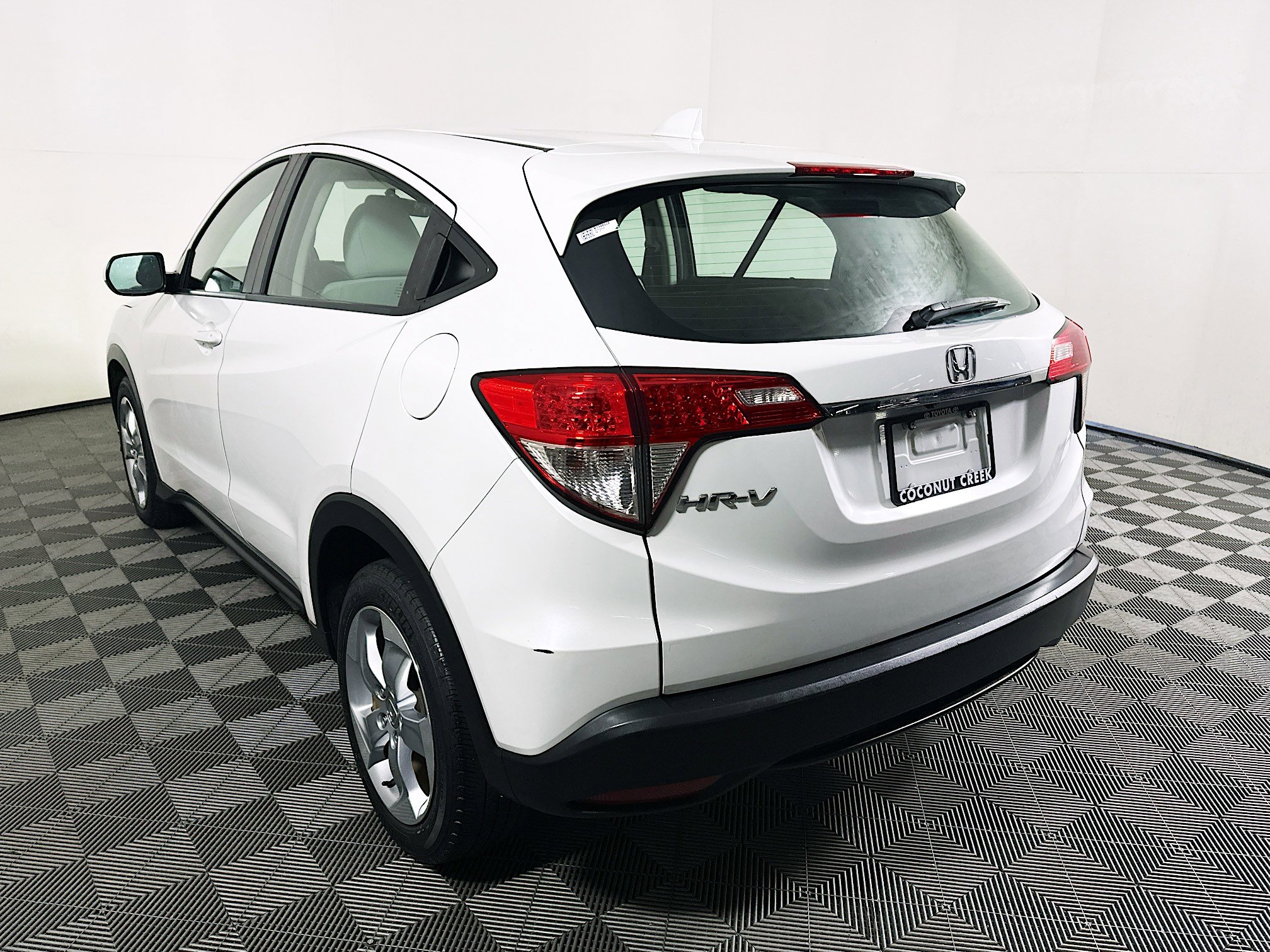Used 2019 Honda HR-V LX image 5