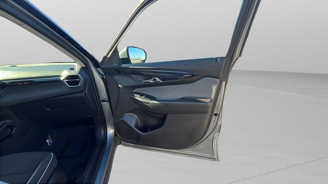 Used 2025 Chevrolet TrailBlazer LT AWD/4WD image 25