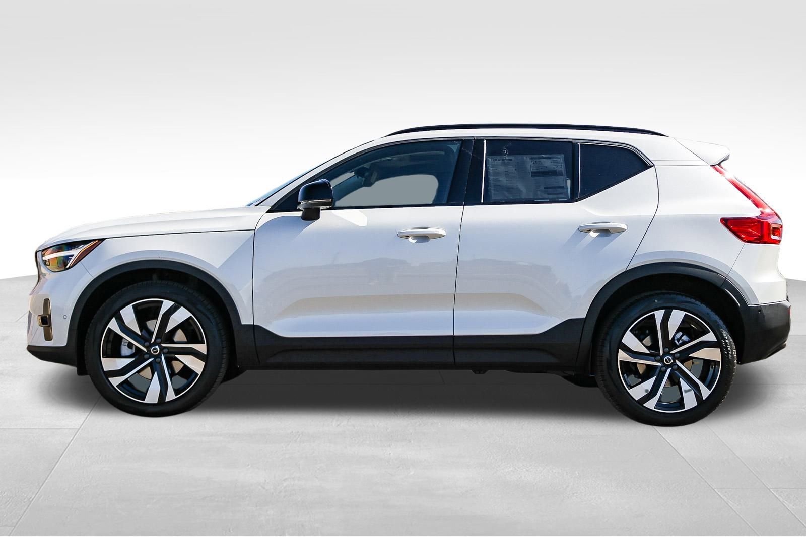 New 2026 Volvo XC40 B5 Ultra w/ Climate Package AWD/4WD image 8