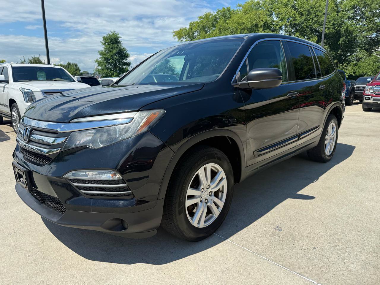 Used 2016 Honda Pilot LX image 1