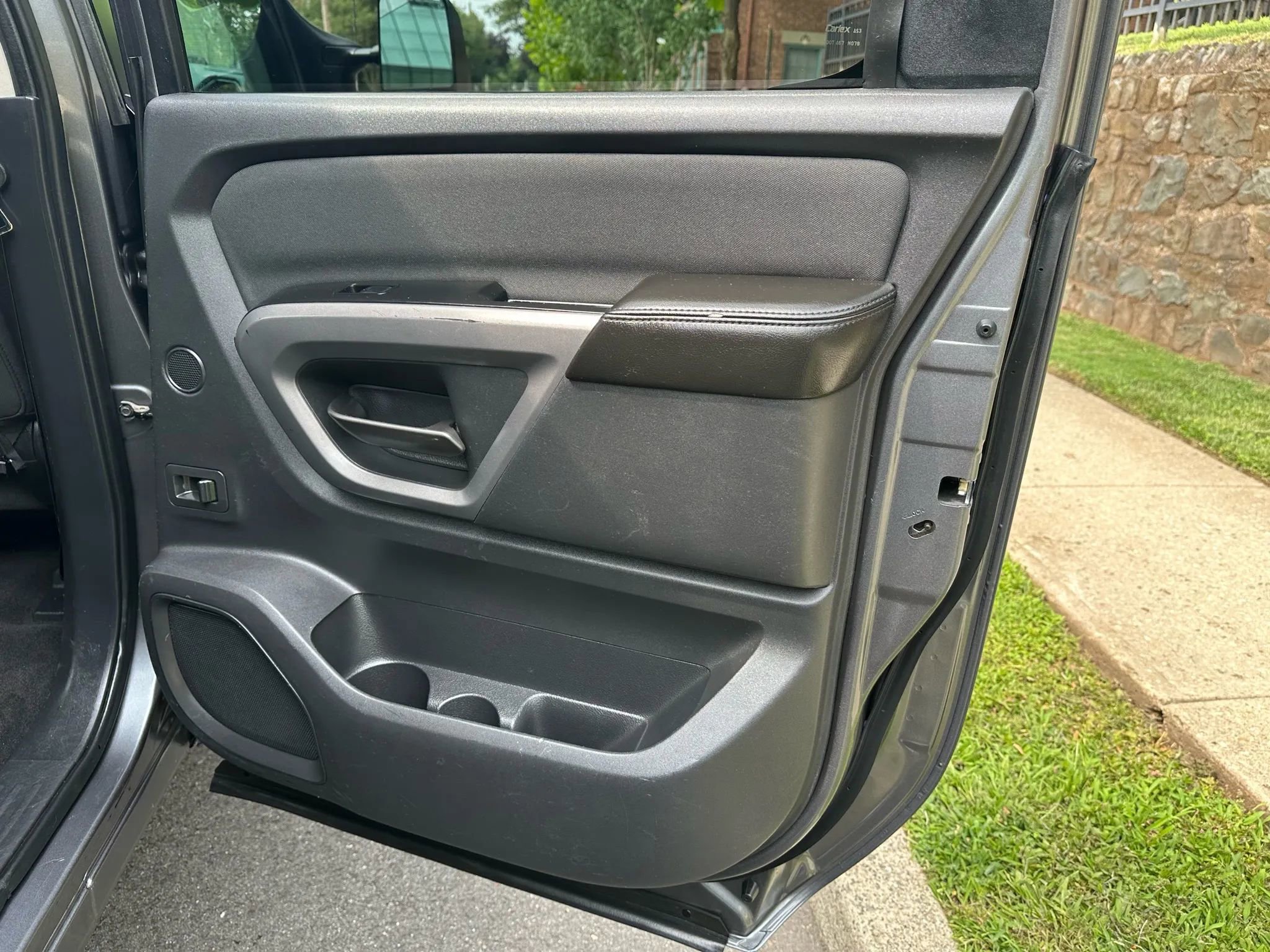 Used 2015 Nissan Titan PRO-4X image 26