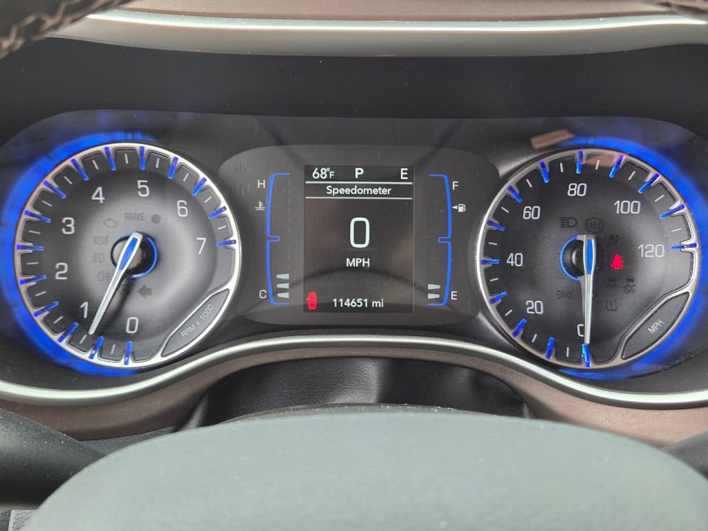 Used 2022 Chrysler Voyager LX image 31