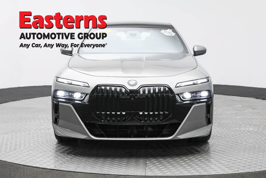 Used 2023 BMW 760i xDrive w/ Executive Package AWD/4WD image 2