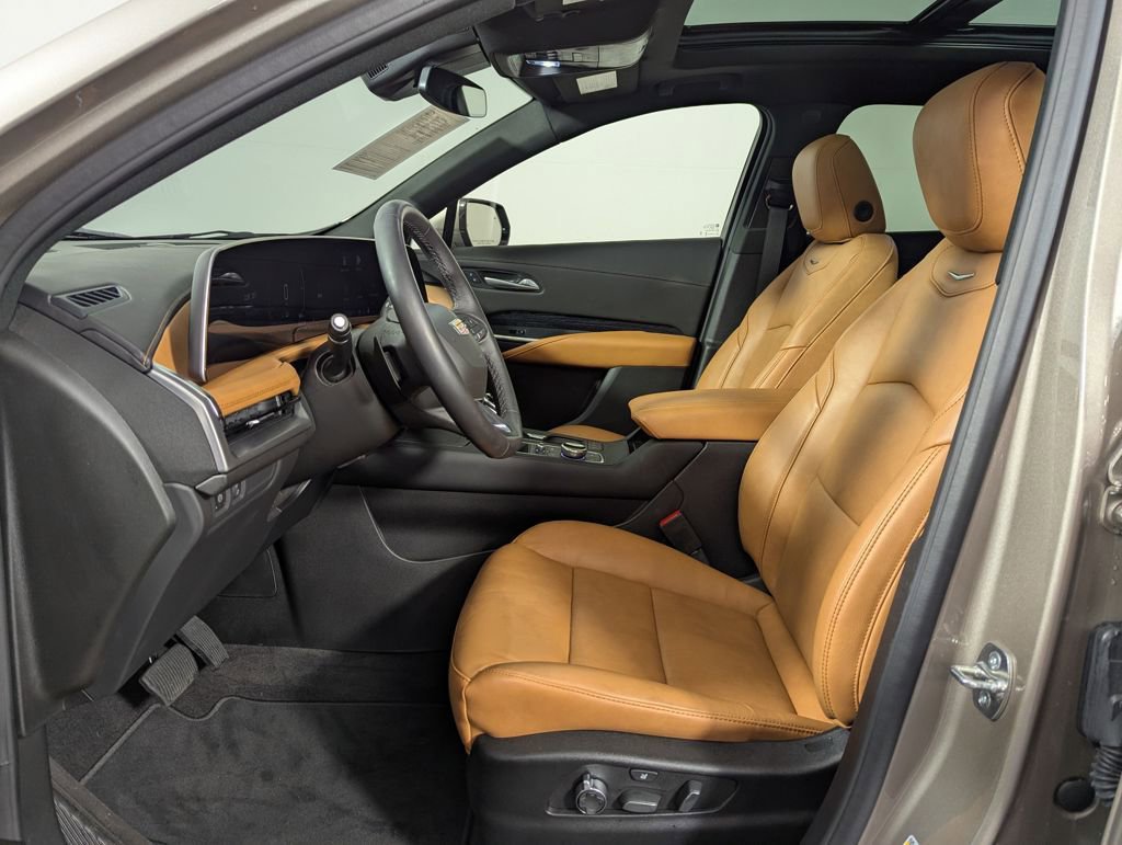 Used 2025 Cadillac XT4 Premium Luxury image 4