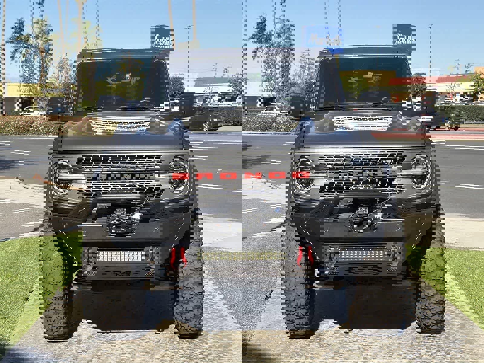 Used 2023 Ford Bronco Badlands image 2