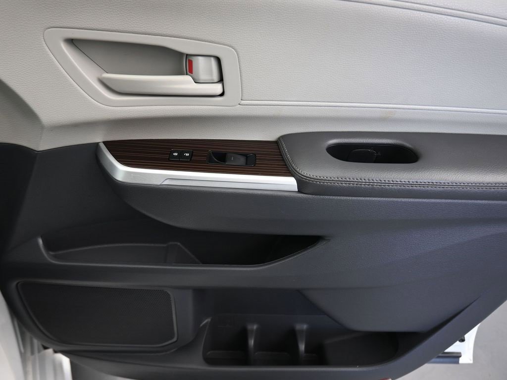 Used 2021 Toyota Sienna LE image 48