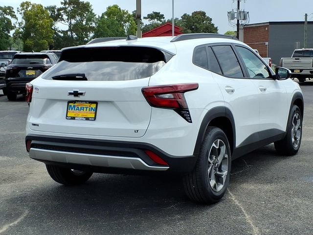 New 2026 Chevrolet Trax LT w/ LPO, Blackout Package FWD image 5