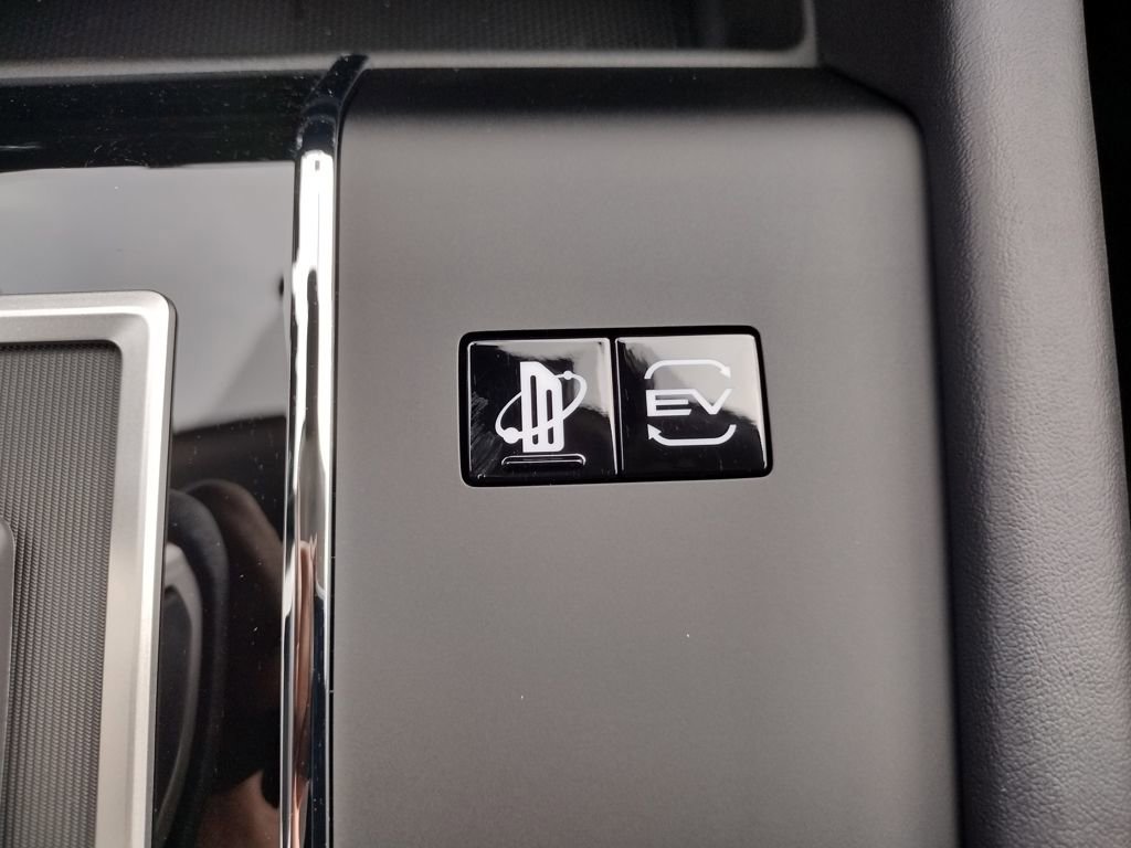 New 2025 Mitsubishi Outlander SE image 24