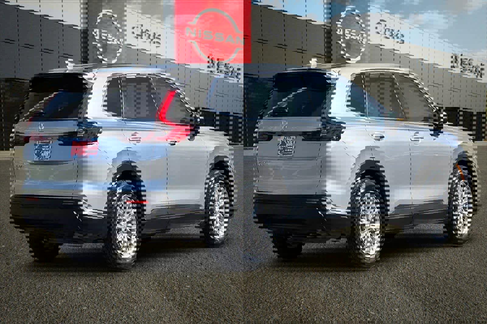 Used 2023 Honda CR-V EX-L image 3