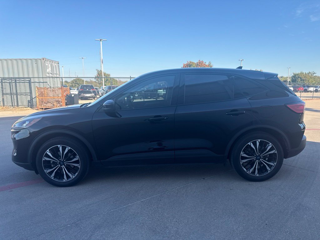 Used 2022 Ford Escape SE w/ SE Sport Appearance Package FWD image 2