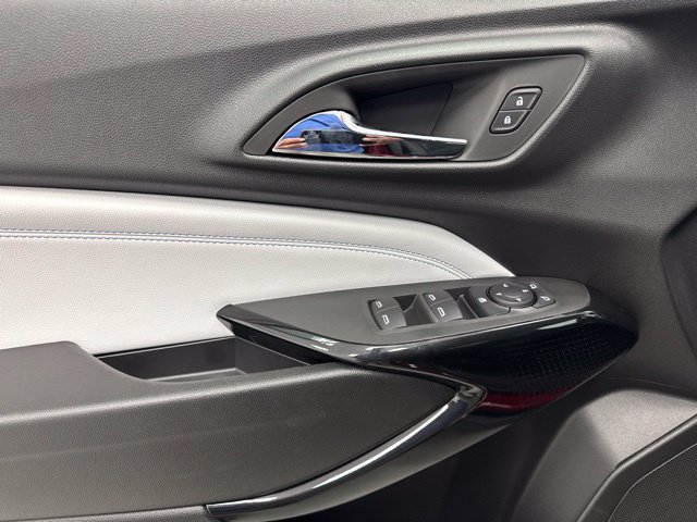 New 2026 Chevrolet Trax LT w/ Sunroof Package FWD image 9