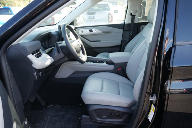 New 2026 Ford Explorer Active w/ Active Comfort Package AWD/4WD image 2