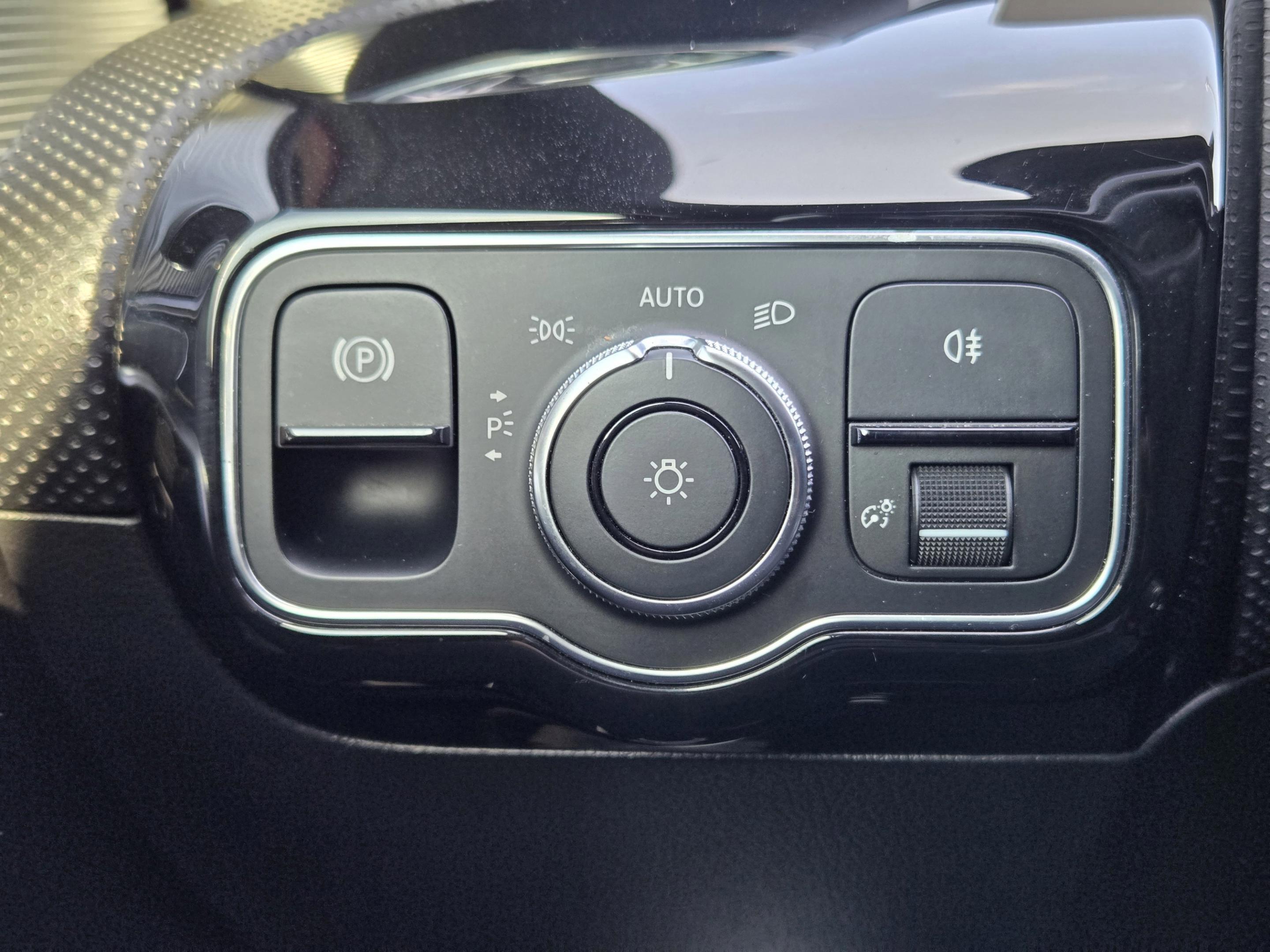 Certified 2020 Mercedes-Benz A 220 image 28