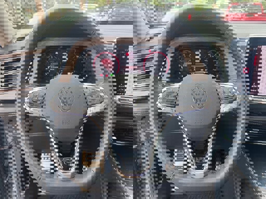 Used 2025 Volkswagen Atlas SEL Premium R-Line image 23