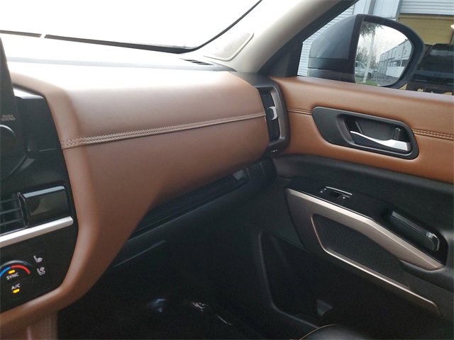 Used 2022 Nissan Pathfinder Platinum image 26