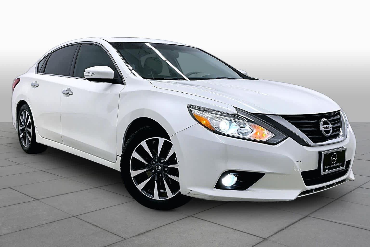 Used 2016 Nissan Altima 2.5 SL w/ 2.5 Technology Package FWD image 3