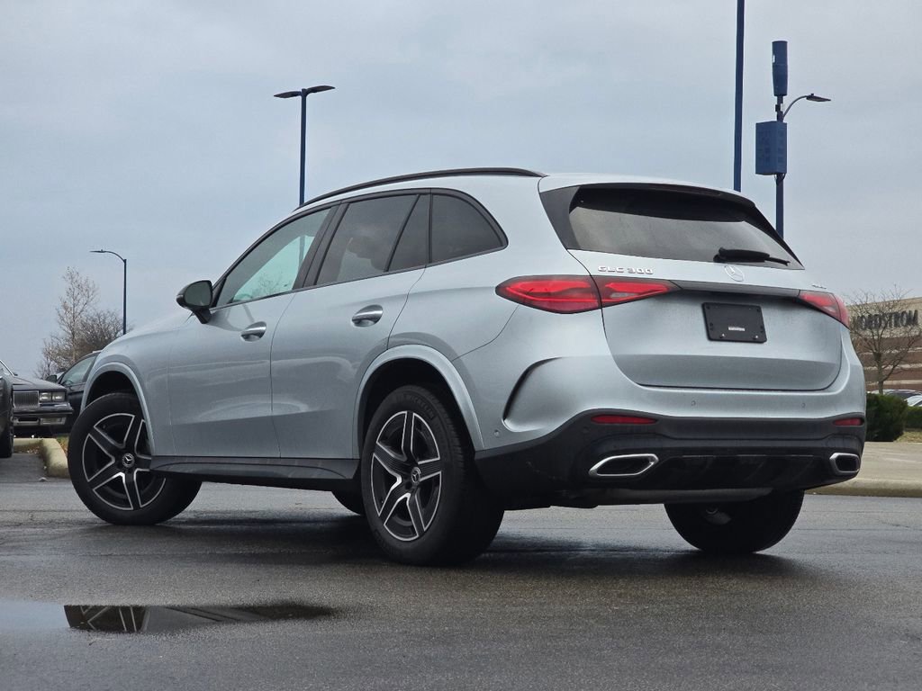 Used 2025 Mercedes-Benz GLC 300 4MATIC image 14