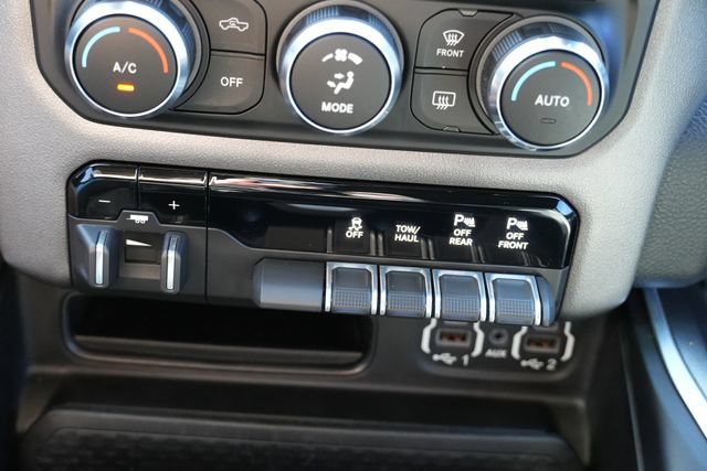 Used 2021 RAM 1500 4x4 Crew Cab image 35