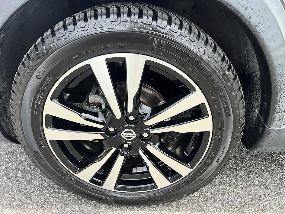 Used 2019 Nissan Kicks SV image 9