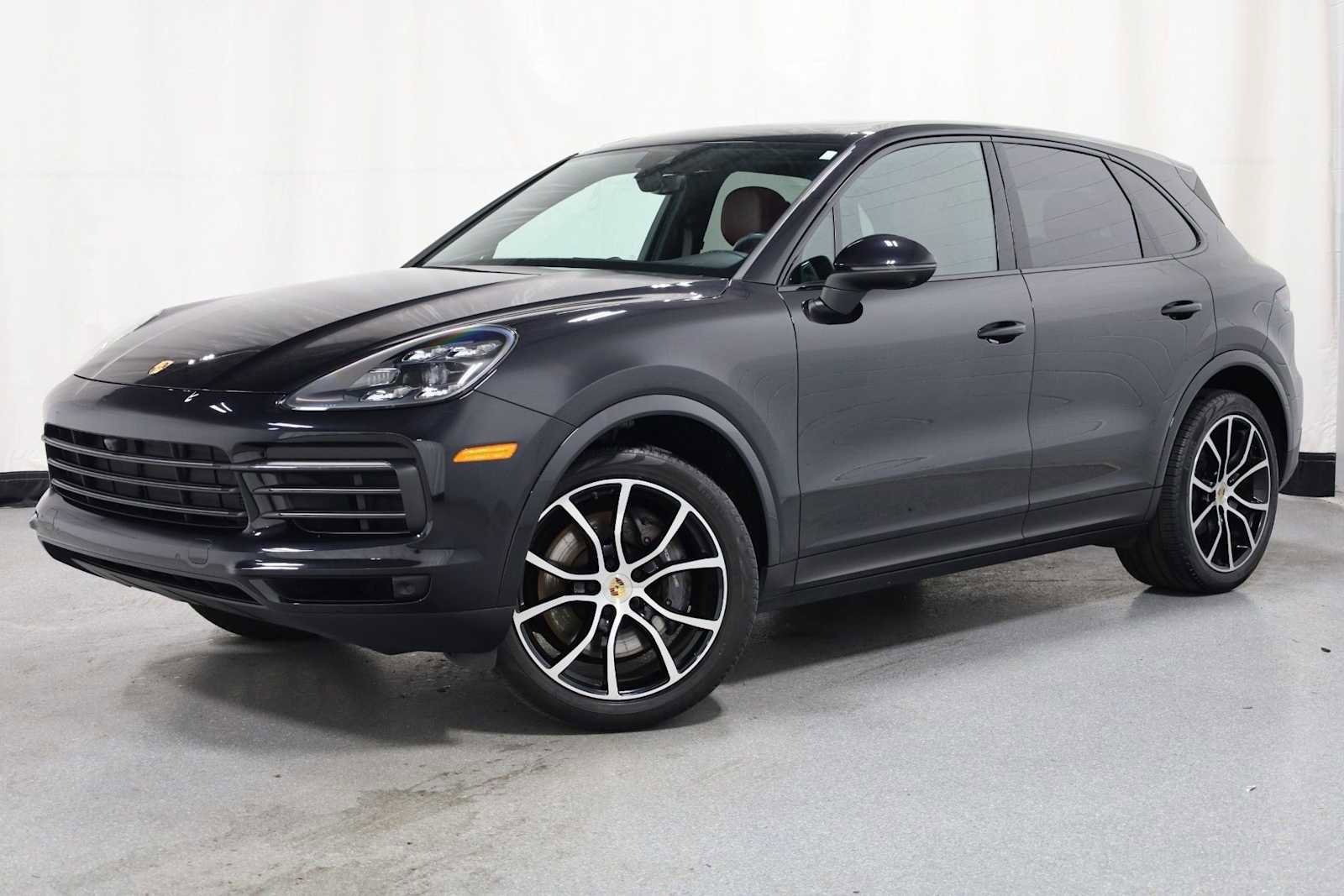 Used 2022 Porsche Cayenne image 1