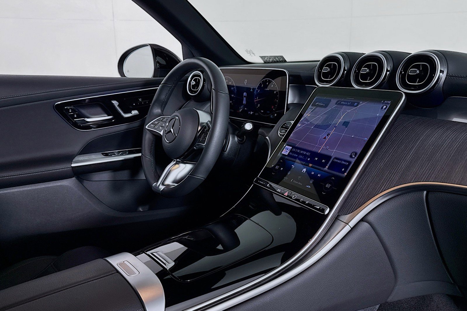 Certified 2025 Mercedes-Benz GLC 300 image 16