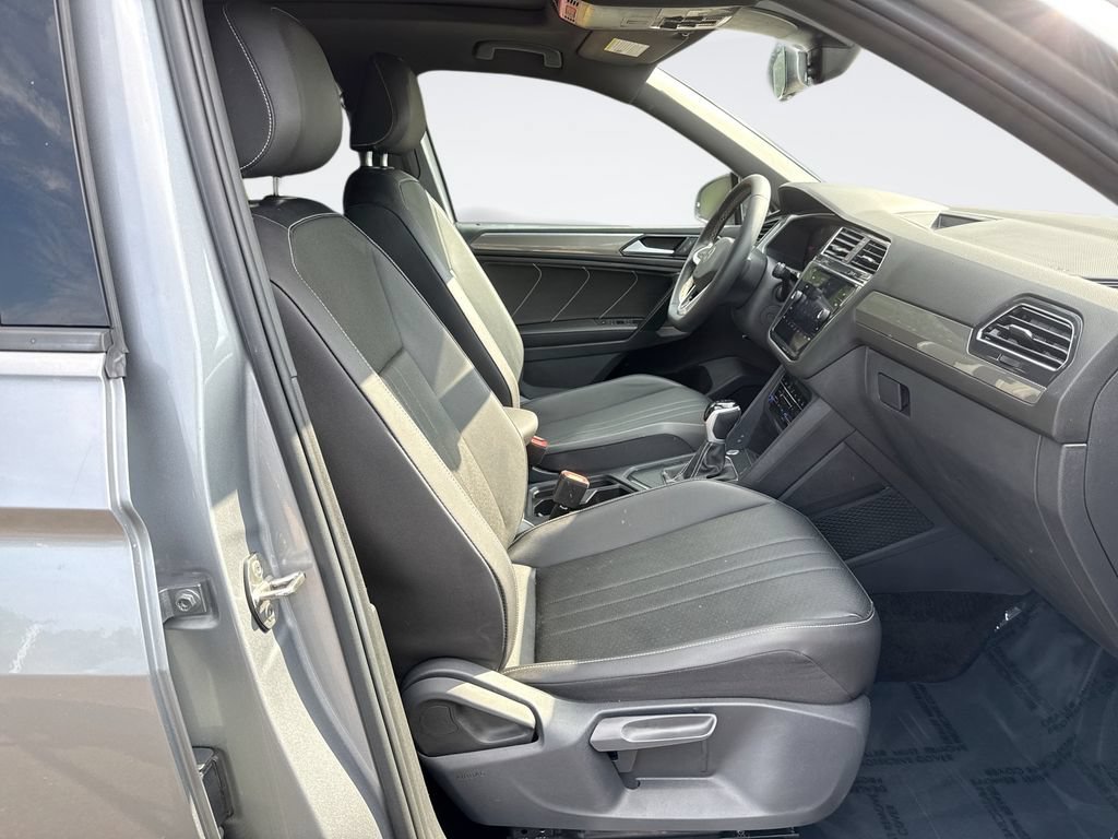 Used 2023 Volkswagen Tiguan SE R-Line FWD image 26