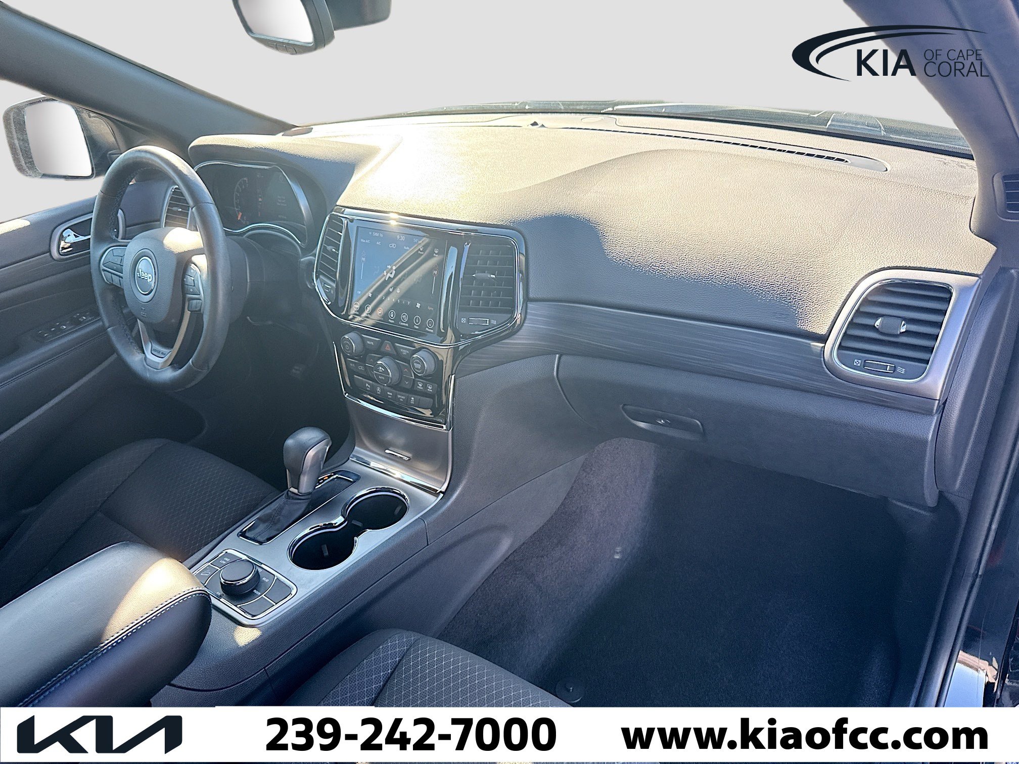 Used 2019 Jeep Grand Cherokee Laredo image 13