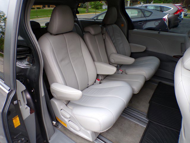 Used 2013 Toyota Sienna XLE FWD image 20