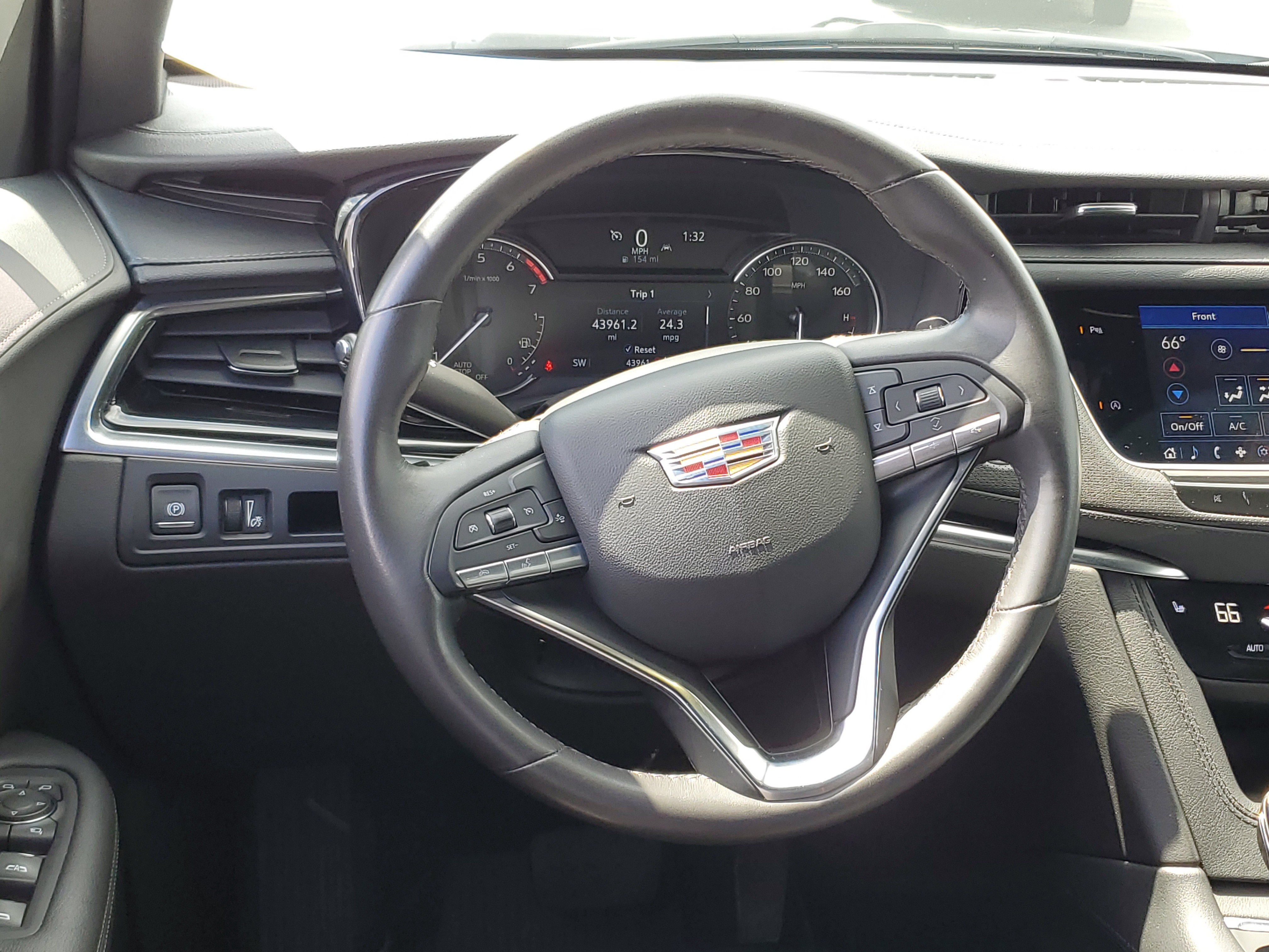 Used 2024 Cadillac XT6 Luxury w/ LPO, Floor Liner Package AWD/4WD image 10