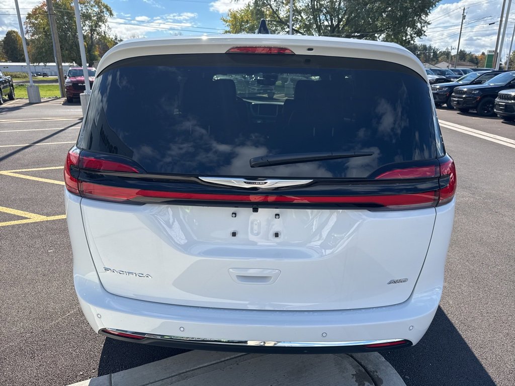 New 2026 Chrysler Pacifica Select image 6