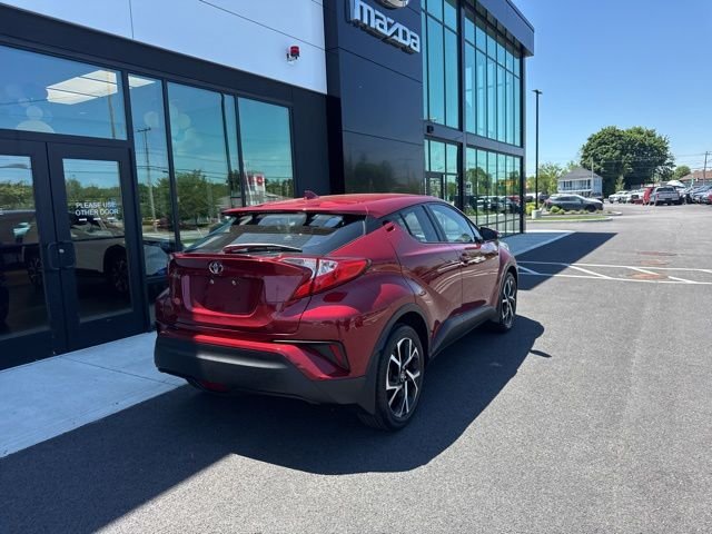Used 2018 Toyota C-HR XLE FWD image 3