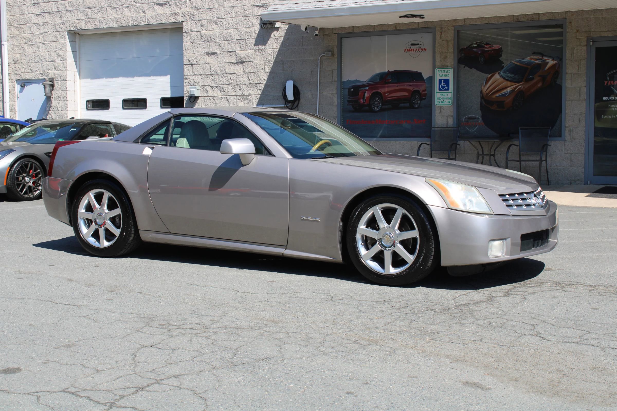 Used 2005 Cadillac XLR RWD image 18
