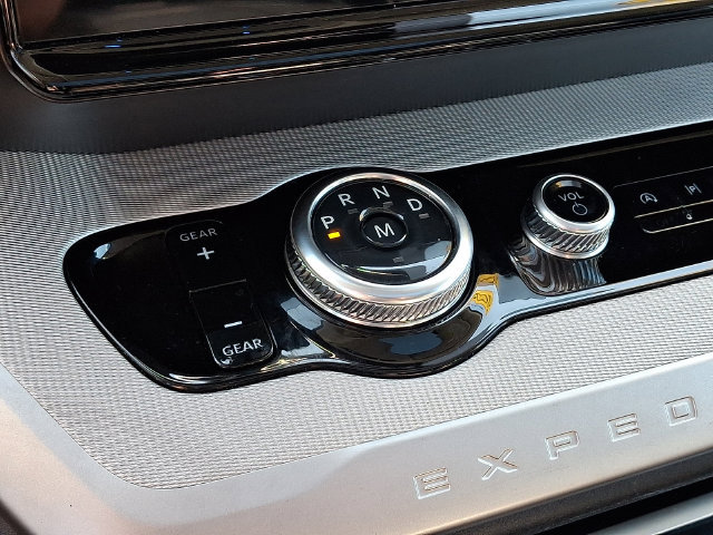 Certified 2025 Ford Expedition Active AWD/4WD image 19