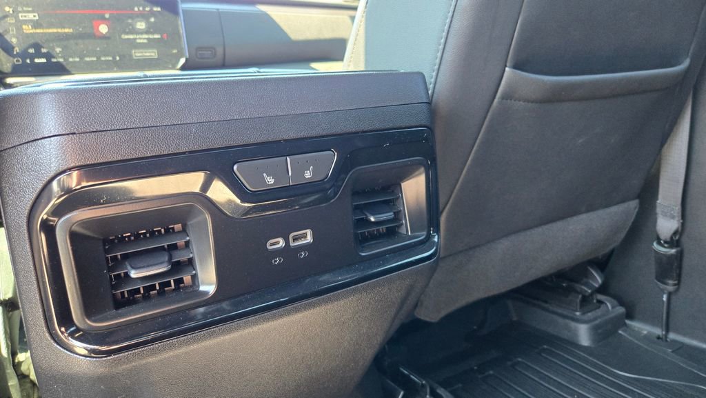 Used 2024 GMC Sierra 3500 AT4 w/ AT4 Preferred Package AWD/4WD image 24