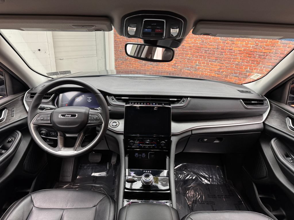 Used 2023 Jeep Grand Cherokee L Limited AWD/4WD image 12