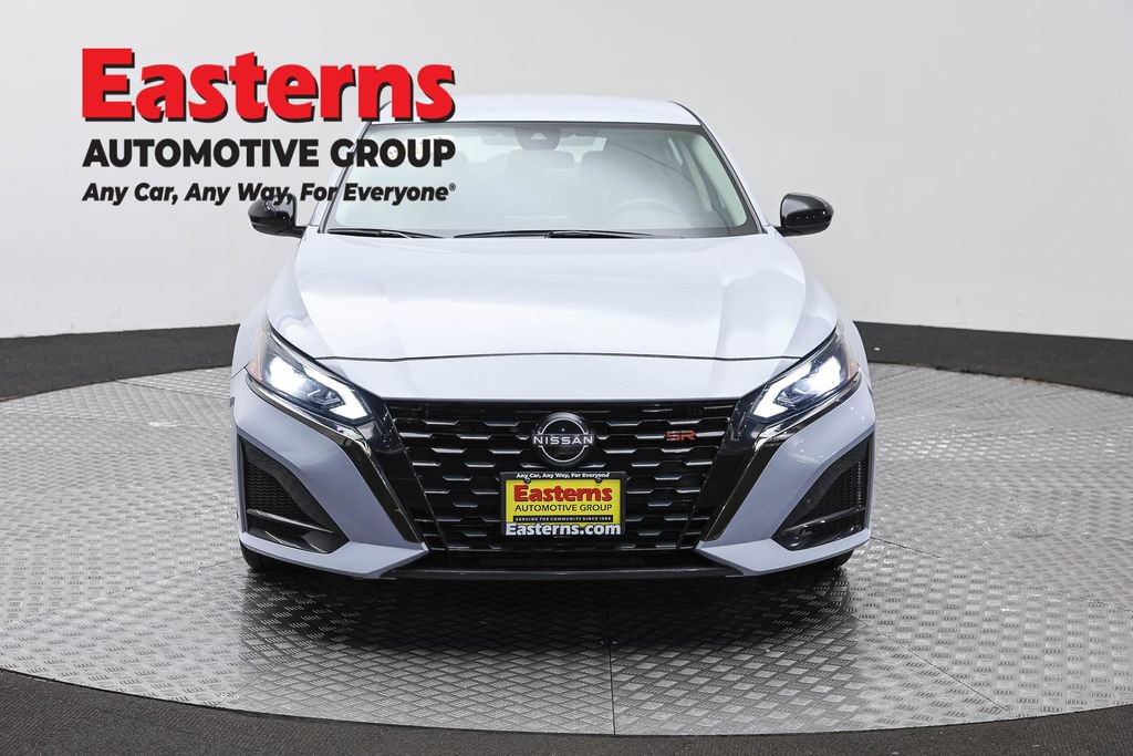 Used 2023 Nissan Altima 2.5 SR FWD image 2
