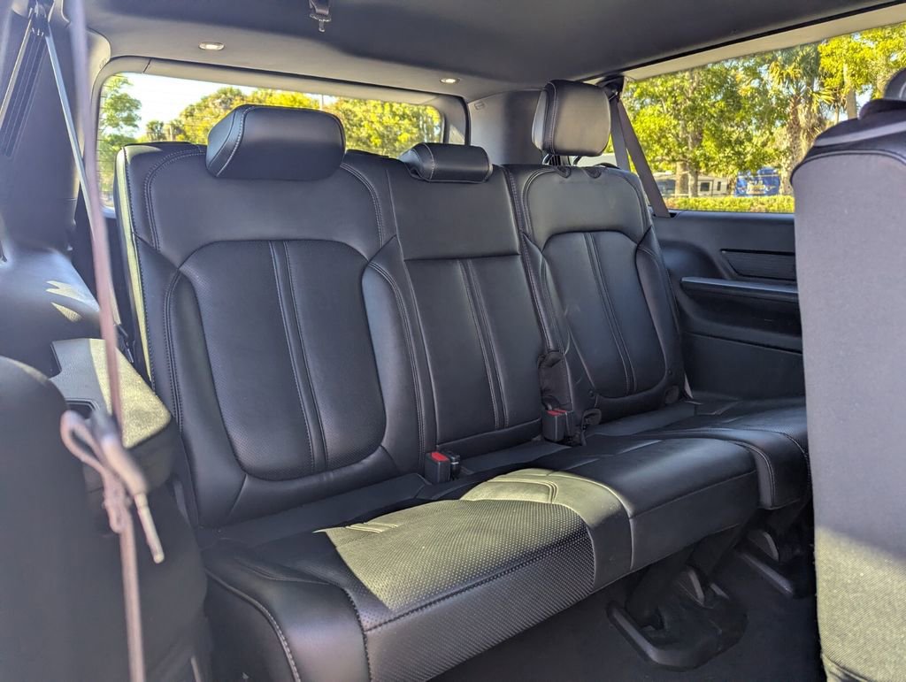 Used 2023 Jeep Wagoneer L Series II image 15